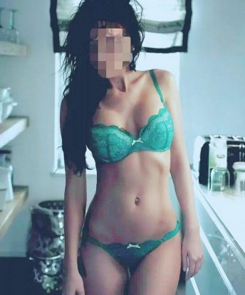 Сладкая и нежная брюнетка готова побаловать вас своим умением и опытом. Приезжайте ко мне, и вы точно не пожалеете! 10721, 31 год